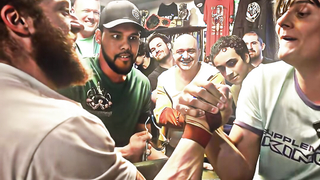 Wait for Devon Larratt’s turn #armwrestle #armwrestling #armwrestl...