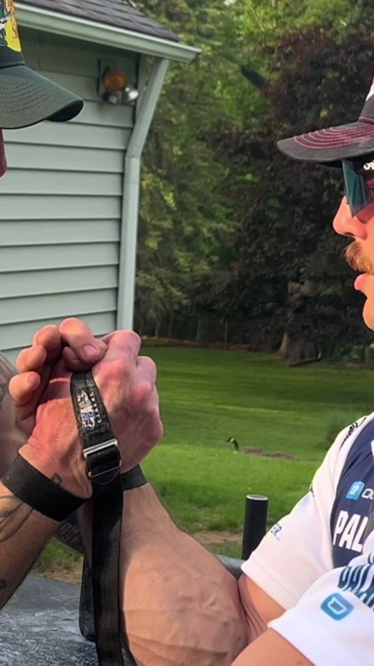 ARMWRESTLING, It’s all in the FOREARMS! #armwrestling #armwrestlingtr...