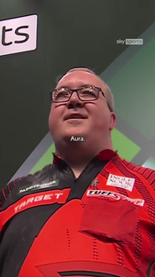 Got the crowd in the palm of his hand #StephenBunting #Darts