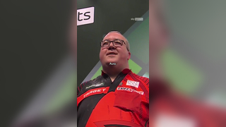 Got the crowd in the palm of his hand #StephenBunting #Darts