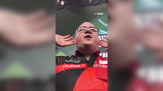 Got the crowd in the palm of his hand #StephenBunting #Darts