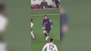 He didn’t look at the goal once #UCL #Messi