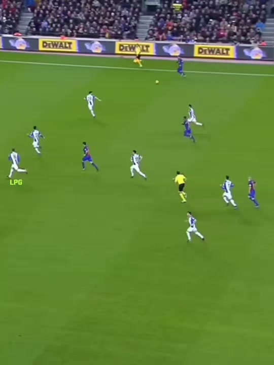 Messi dribbling is just unstoppable #messi #footballtiktok #viral...