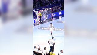 Un but venu d’ailleurs ! #buzzer #handball #sportsTikTok #narcisse...