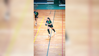 @Melu tirando acrobacias #handball #balonmano #handebol