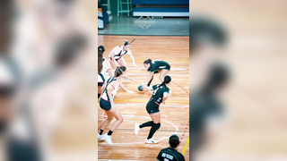 @Melu tirando acrobacias #handball #balonmano #handebol
