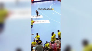 Keeper got cooked here ? #håndbold #handball #ehfel #elm #spin