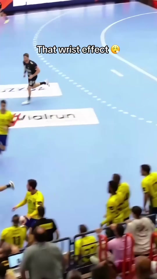 Keeper got cooked here 🫣 #håndbold #handball #ehfel #elm #spin