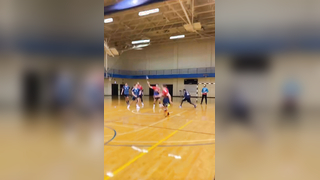 WHAT. #fyp #foryoupage #handballpassion #handballskills #handball_mom...