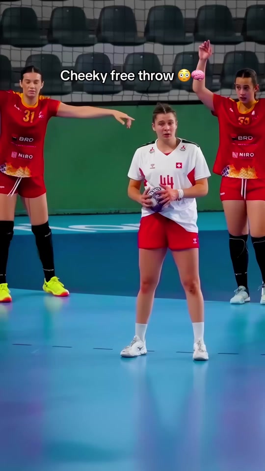 Tactic on point #handball #håndbold #yac #ehfeuro