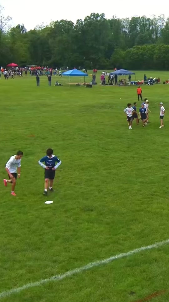 There is nothing over there Wax🫣 #frisbee #ultimatefrisbee #sport #at...