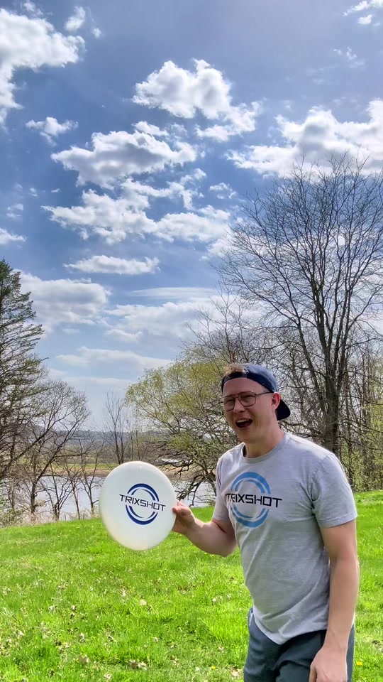 Nice and easy #frisbee #trixshot #trickshot