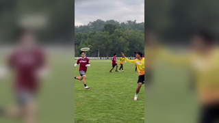 Man gotta twist and turn before sending it deep ‍ #frisbee