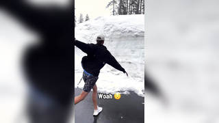 Satisfying (via gannon_buhr/IG) #frisbee #snow #satisfying