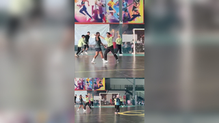 Did it touch or is airbounce actually back? ‍ #ultitudefrisbee #ul...