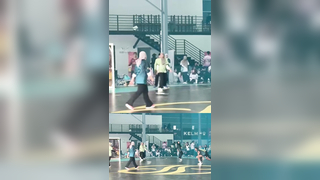Did it touch or is airbounce actually back? ‍ #ultitudefrisbee #ul...