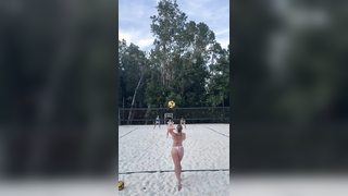 Making it work #volleyball #beachvolleyball #SandVolleyball