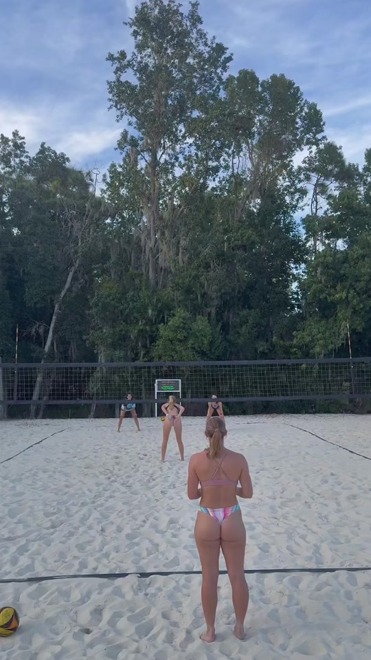 Making it work #volleyball #beachvolleyball #SandVolleyball