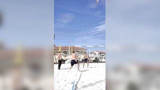 Wait what #beachvolleyball #volleyball #beachvolley @Christian Sørum ...
