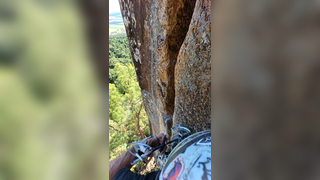 Desperate times, desperate pieces #climbing #tradclimbing #rockclimbing