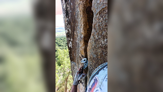 Desperate times, desperate pieces #climbing #tradclimbing #rockclimbing