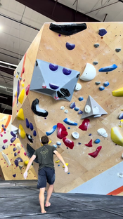 Never let them know your next move 🫨 #bouldering #dyno #movement #...