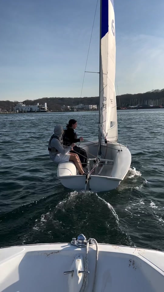 Clean, smooth, we like it #collegesailing #sailing #tack