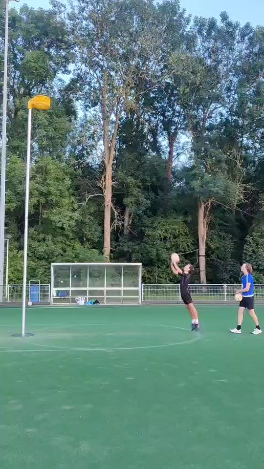 Je moet je op de een of andere manier toch kunnen vermaken als er gee...