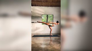 Power yogi, try this flow with me #yoga #yogatok #learnontiktok #yo...