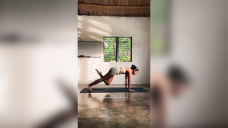 Power yogi, try this flow with me #yoga #yogatok #learnontiktok #yo...