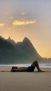 Full trust mode w/ @chelseakauai #AcroYoga #trustfall #sunsetbeach