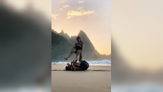 Full trust mode w/ @chelseakauai #AcroYoga #trustfall #sunsetbeach