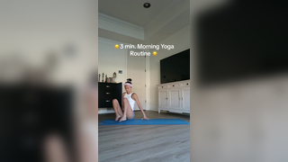 A quick, morning yoga flow!! #yoga #morningyoga #workoutroutine #...