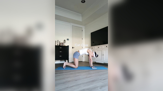 A quick, morning yoga flow!! #yoga #morningyoga #workoutroutine #...