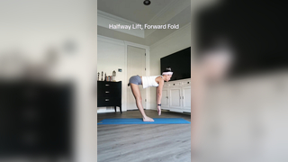 A quick, morning yoga flow!! #yoga #morningyoga #workoutroutine #...