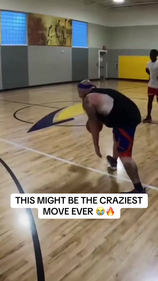 This is wild bro. (ctsball1n/IG) #bball #basketball #hoops #streetb...