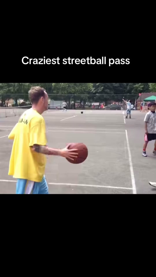 Craziest streetball pass #basketball @tomconmanconnors