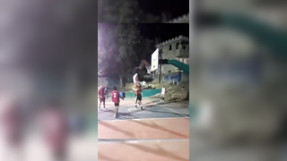 DAYUMMMM he on X games mode luisq_alberto/ig #basketball #dunk #str...