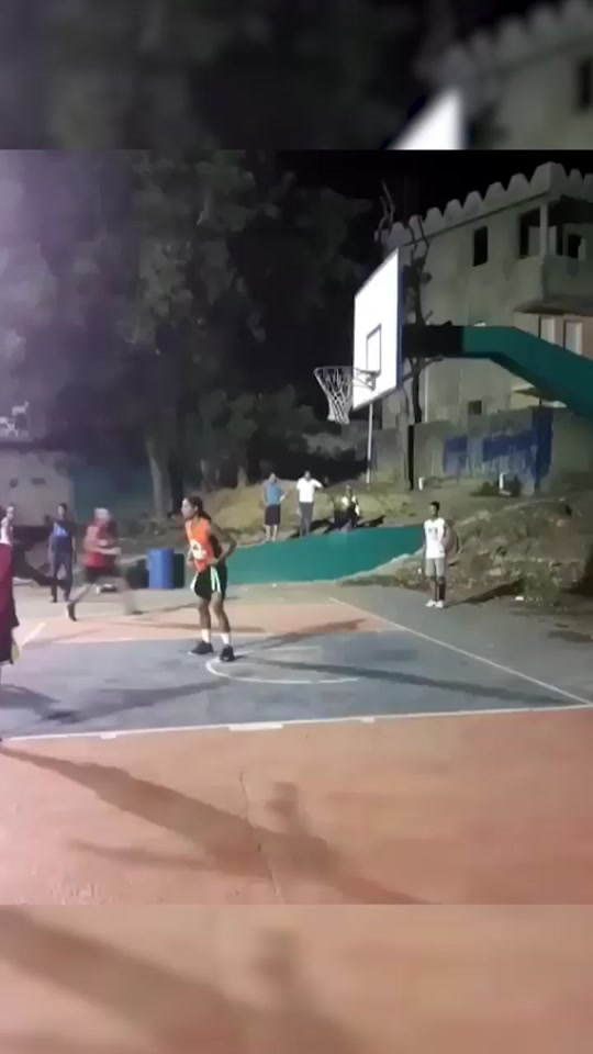 DAYUMMMM he on X games mode luisq_alberto/ig #basketball #dunk #str...