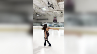 this part of the song #figureskating #iceskater #iceskating #yasmine...
