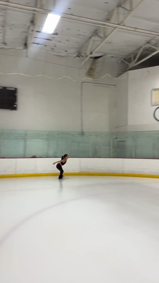 this part of the song #figureskating #iceskater #iceskating #yasmine...