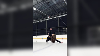 love this @bornwinner.___ #skatingtiktok #figureskating #iceskating