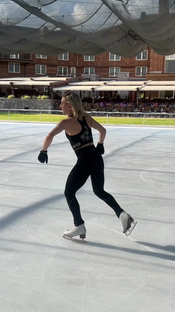 Purrrr‍⬛#Iceskatingtiktok #olympics