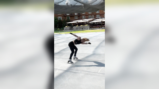 Purrrr‍⬛#Iceskatingtiktok #olympics