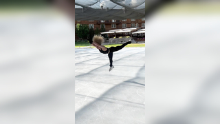 Purrrr‍⬛#Iceskatingtiktok #olympics