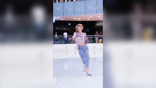 Skater: @amberglenniceskater #iceskating #figureskating #figureska...