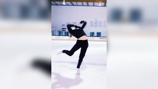 Skater: @amberglenniceskater #iceskating #figureskating #figureska...