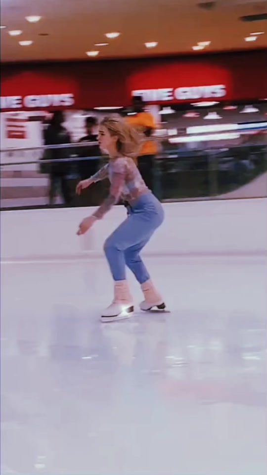 Skater: @amberglenniceskater #iceskating #figureskating #figureska...