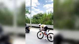 Fastest cyclist in the world? @nutri.marlon (IG)   #Cycling #Roa...