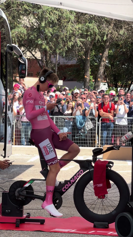 Tadej is ready ⏱🩷 @UAE Team Emirates #giroditalia #giro2024 #tadej...